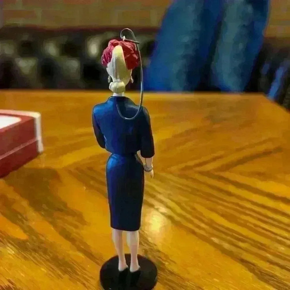 Hallmark 2000 Commuter Set Hatbox 2 PC BARBIE CHRISTMAS Keepsake Ornament - Picture 5 of 6